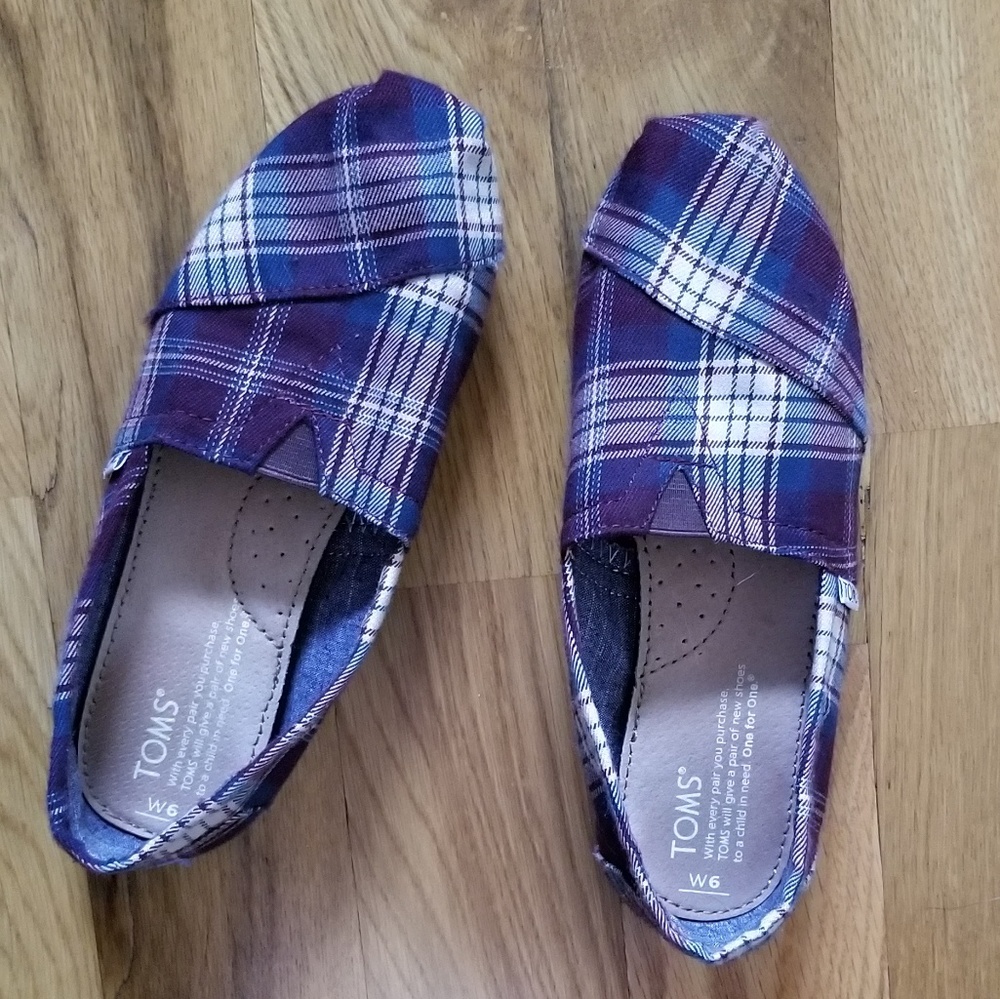 TOMS Classic plaid pattern